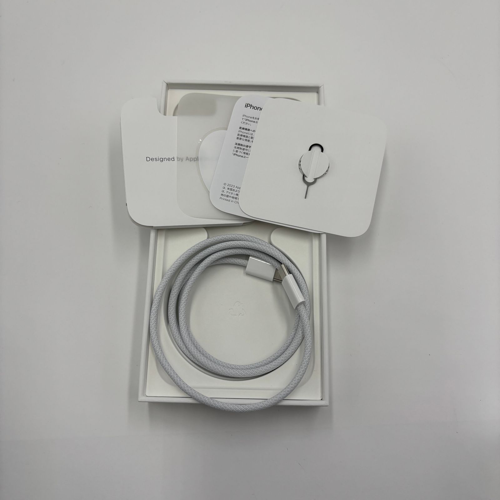 新品同様 美品 iPhone 15 128GB SIMフリー MTMM3J/A グリーン