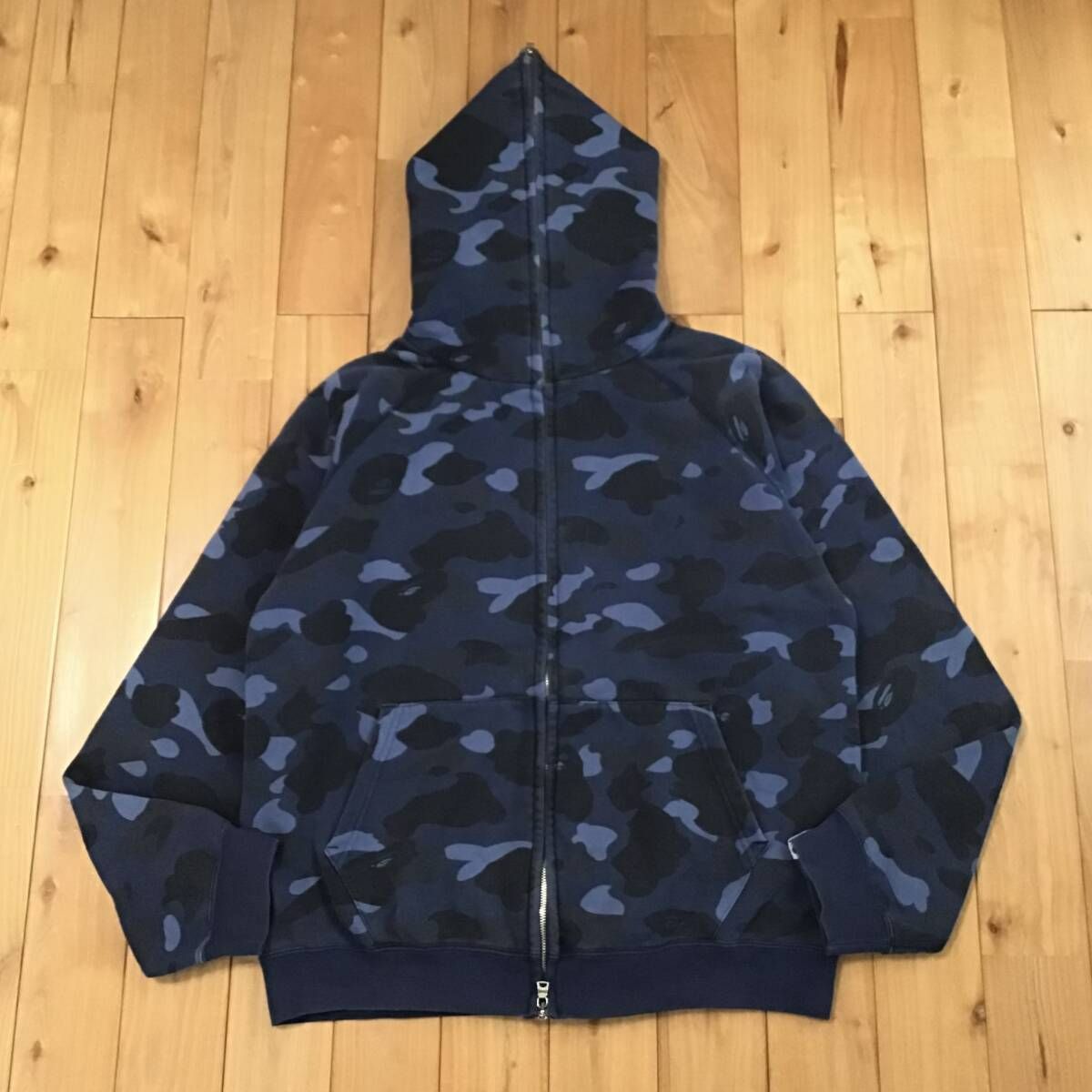 初期 Blue camo フルジップ パーカー Mサイズ a bathing ape BAPE full zip hoodie エイプ ベイプ アベイシングエイプ NIGO 迷彩 フルジップパーカー メンズ カモフラージュ 恐竜 迷彩柄