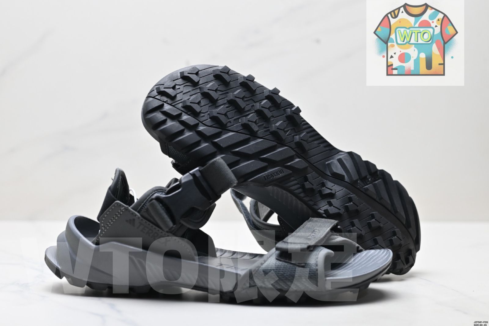 アウトドアハイキング 滑り止め