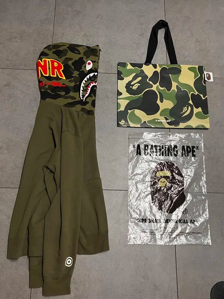 アベイシングエイプ オリーブ 迷彩柄 シャーク ジップアップ