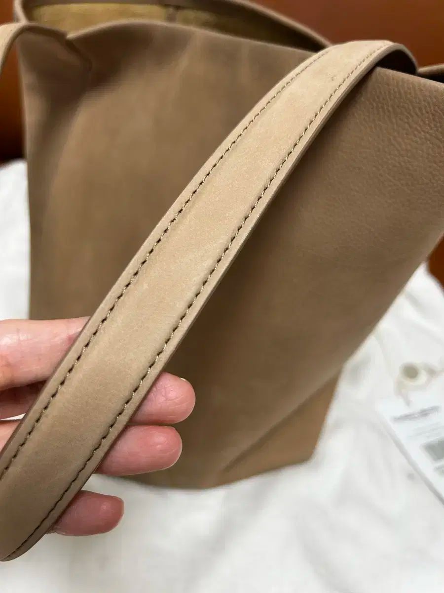 ザ ロウパークバッグヌバックミディアム