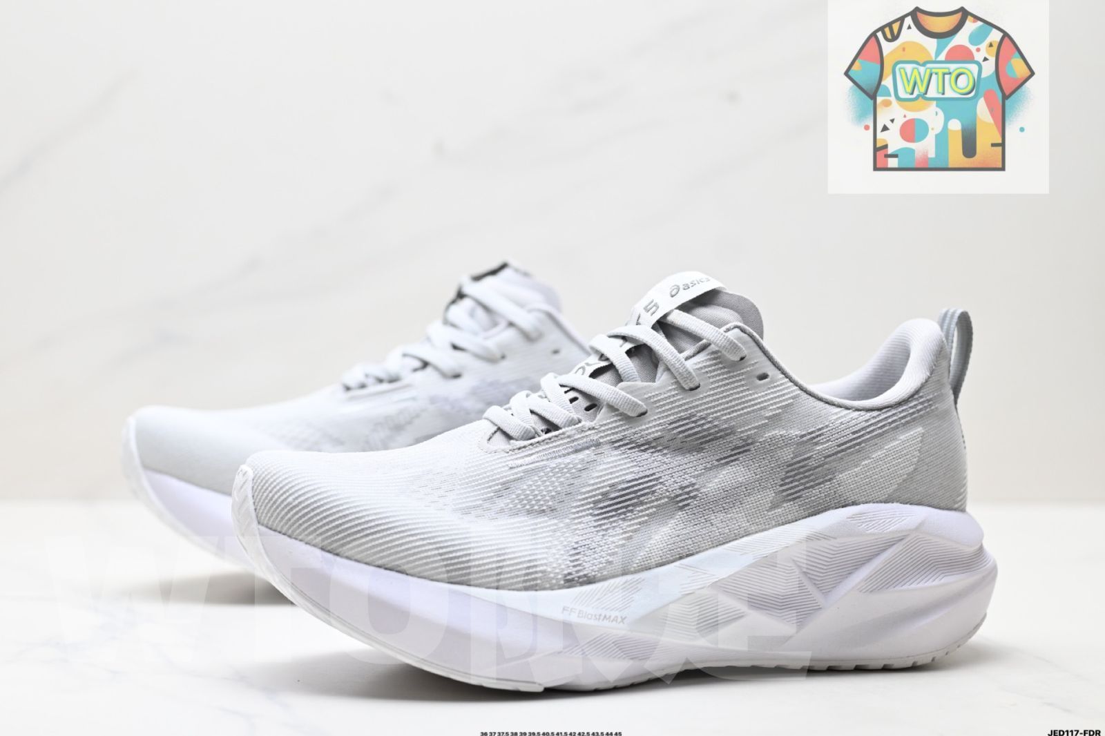 アシックス 軽量ランニングシューズ