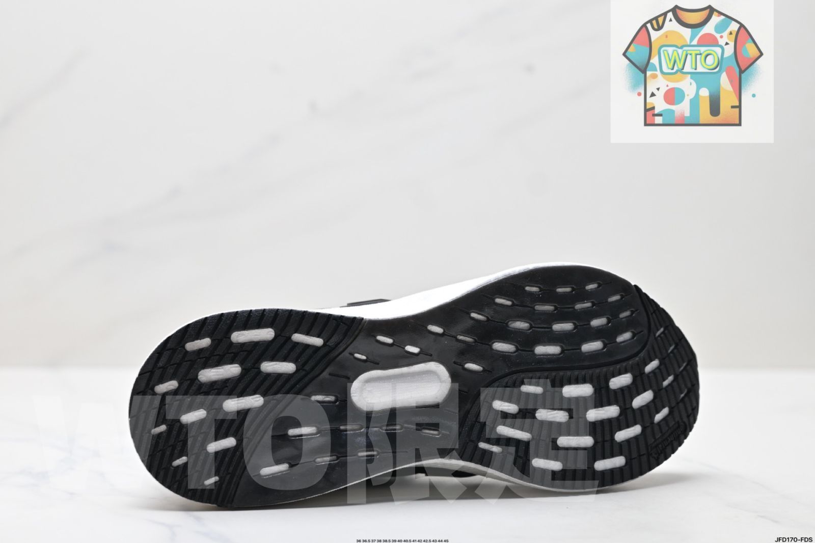 Adidasアディダス