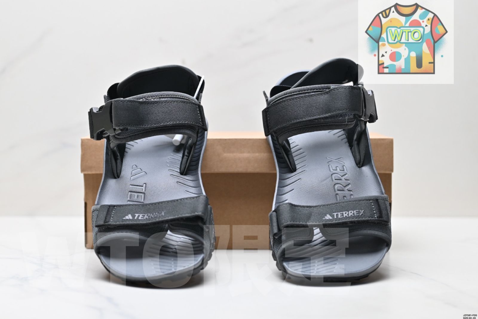 アウトドアハイキング 滑り止め