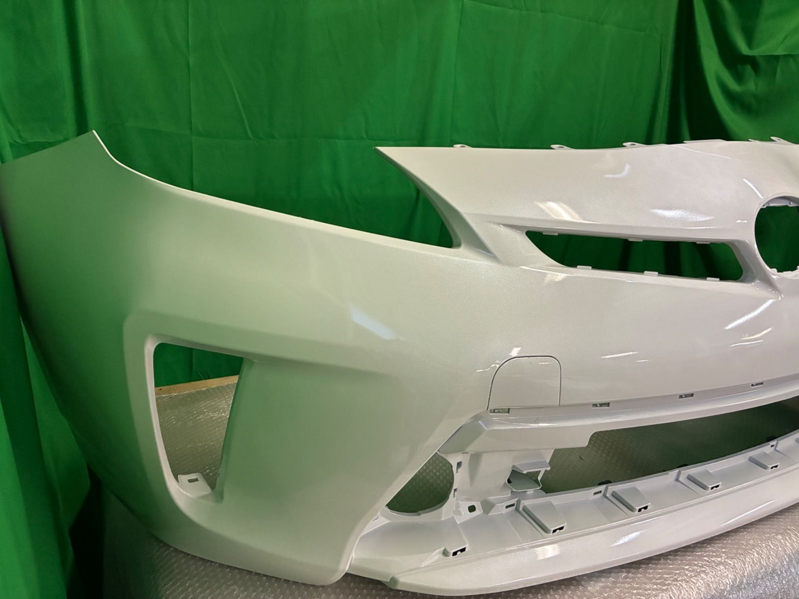 77) 30プリウス 社外前期フロントバンパー シルバー TOYOTA 30系⁄30