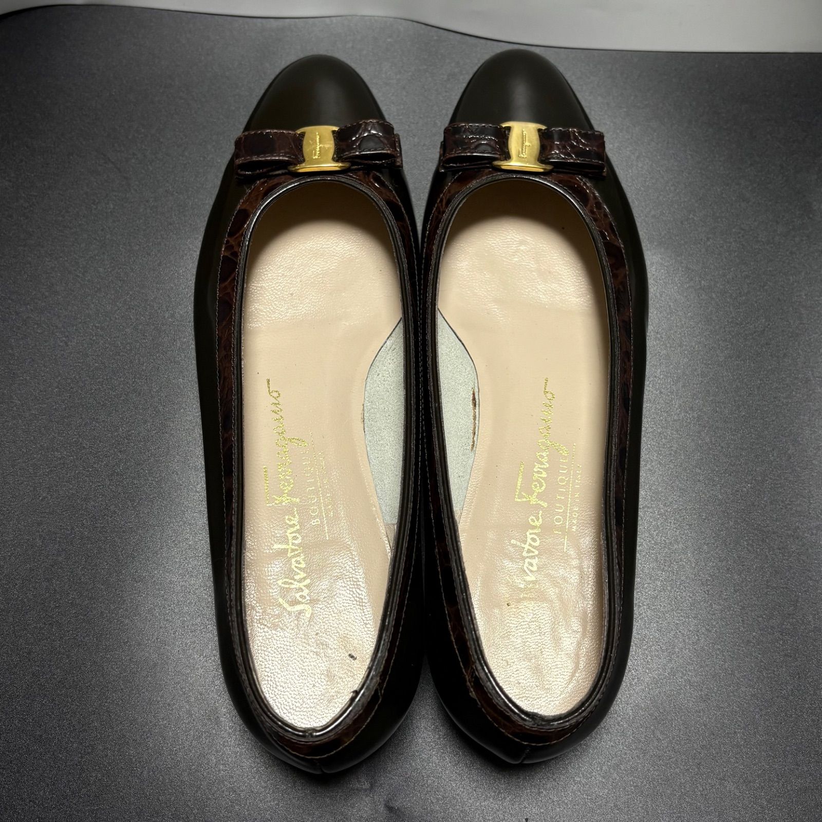  SalvatoreFerragamo サルヴァトーレ フェラガモ パンプス ヴァラ リボン クロコ型押し エナメル プレーントゥ ブラウン 茶色 6 C 23 cm 靴 ハイヒール パンプス パンプス