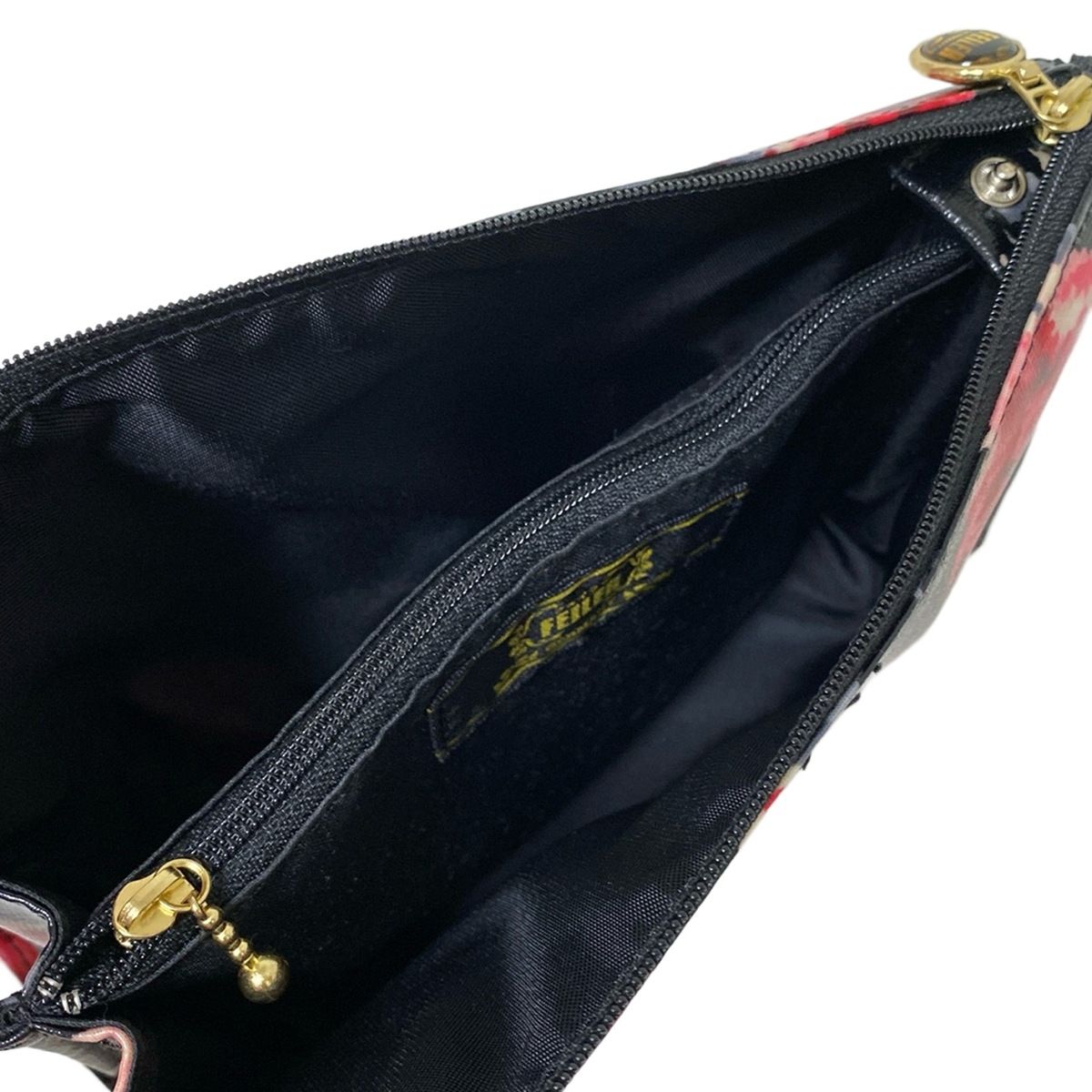 ファスナーポケットあり