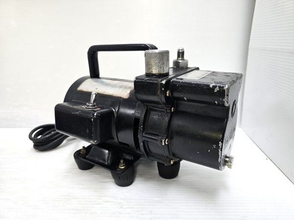 ロビネア 100 V 真空ポンプ SIK DEKK 8 ロビブラック 通電のみ YR 19535