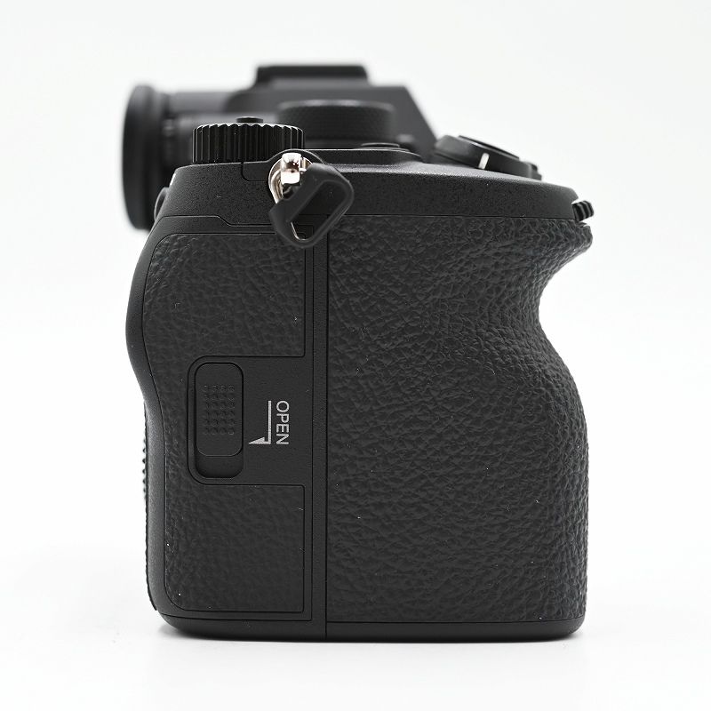 最低価格更新中！ SONY ソニー α7RV ILCE-7RM5 ボディ フルサイズ ミラーレス一眼カメラ ショット数820枚 35言語 ミラーレス一眼レフカメラ