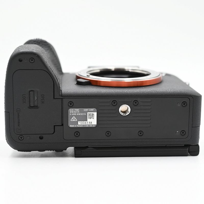 ミラーレス一眼カメラ ショット数820枚