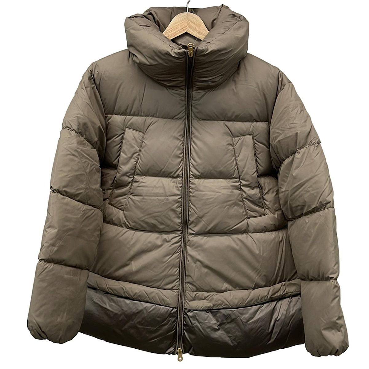 デュベティカ　ダウンジャケット　カーキ　サイズ42 デュベティカ ダウンジャケット サイズ42 M レディース美品 SULETU