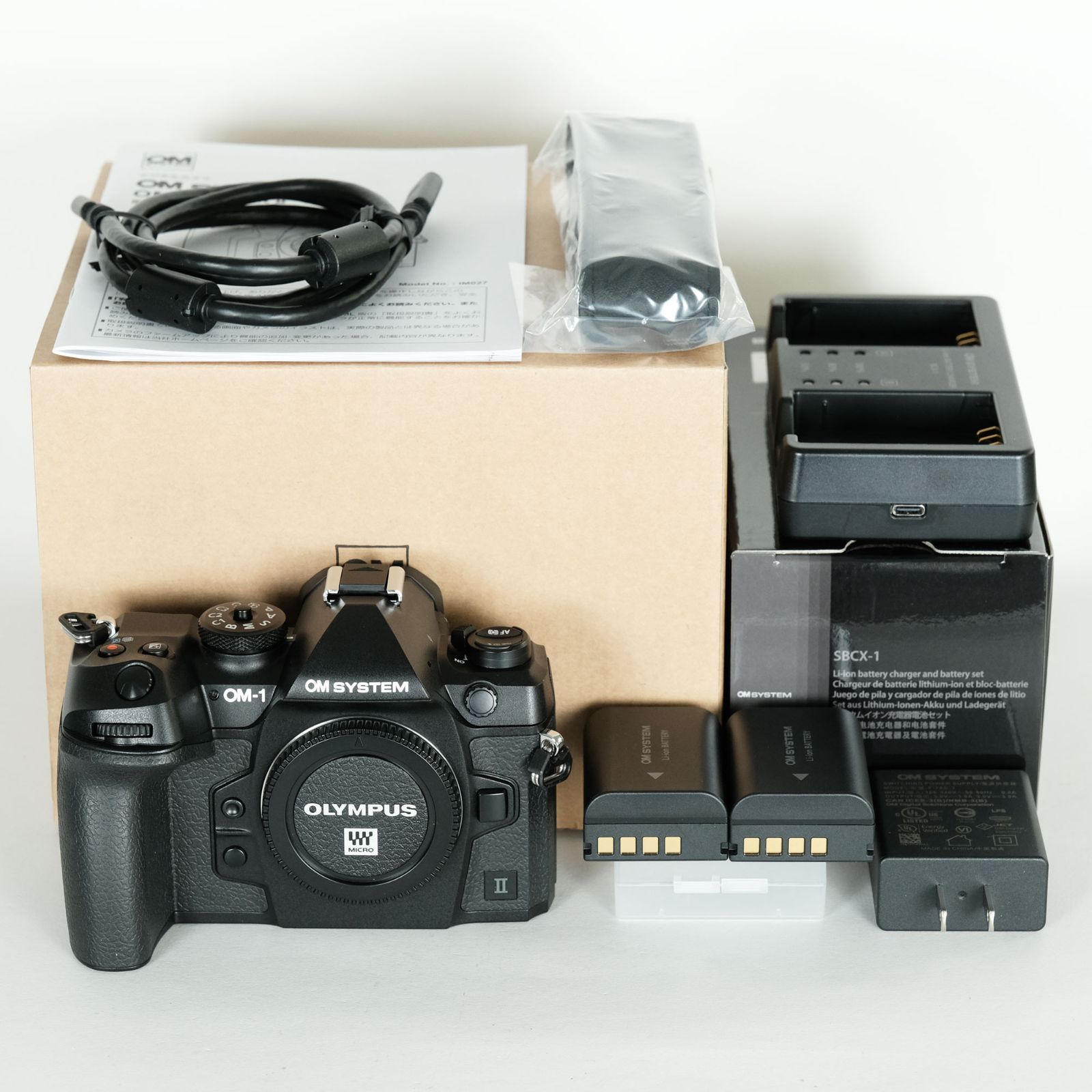 シャッター数386回｜バッテリー2個 デュアルチャージャー付 OM SYSTEM OM-1 Mark II ボディ ミラーレス一眼カメラ