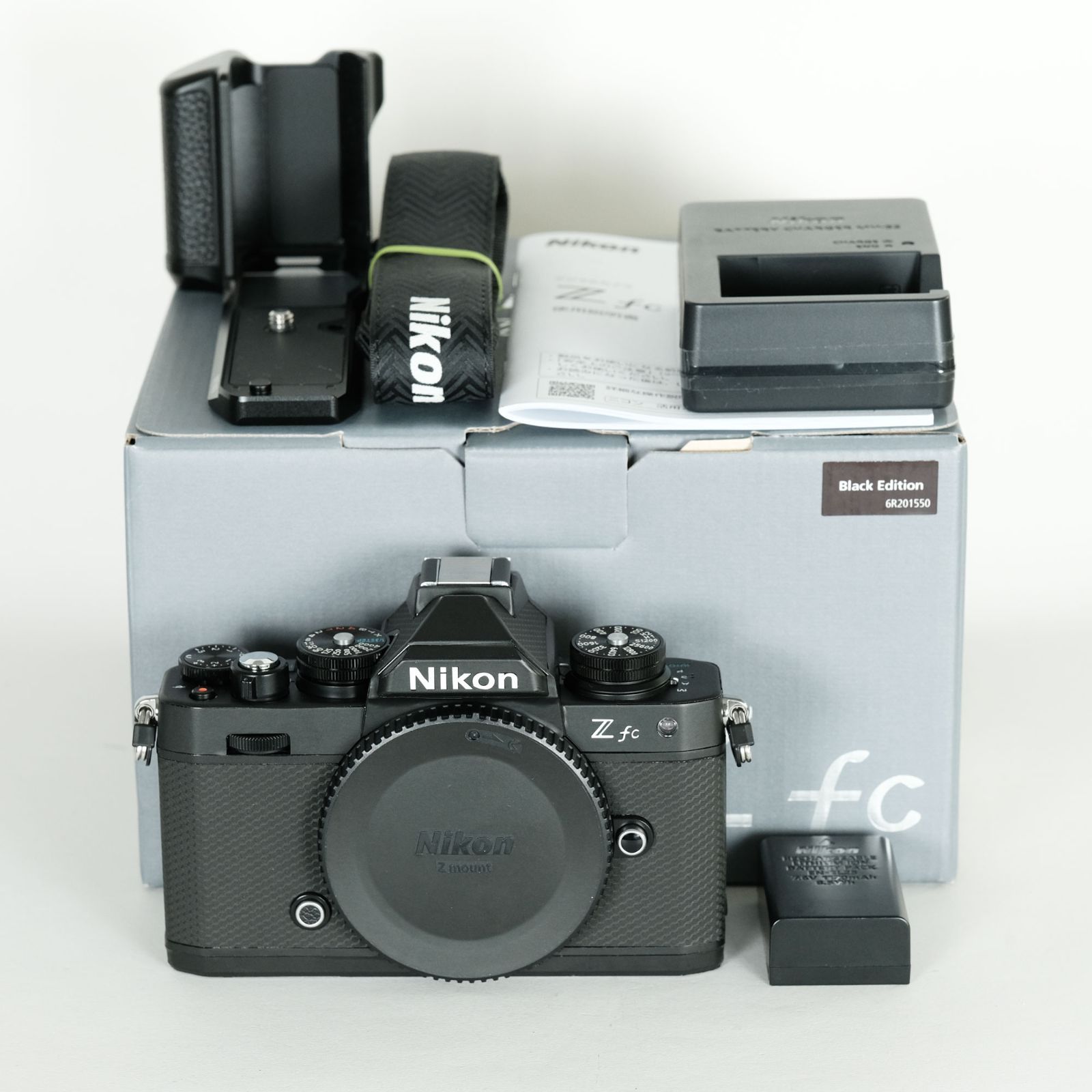 シャッター数1 370回｜ハンドグリップ付 Nikon Z fc ボディ ブラック ミラーレス一眼カメラ