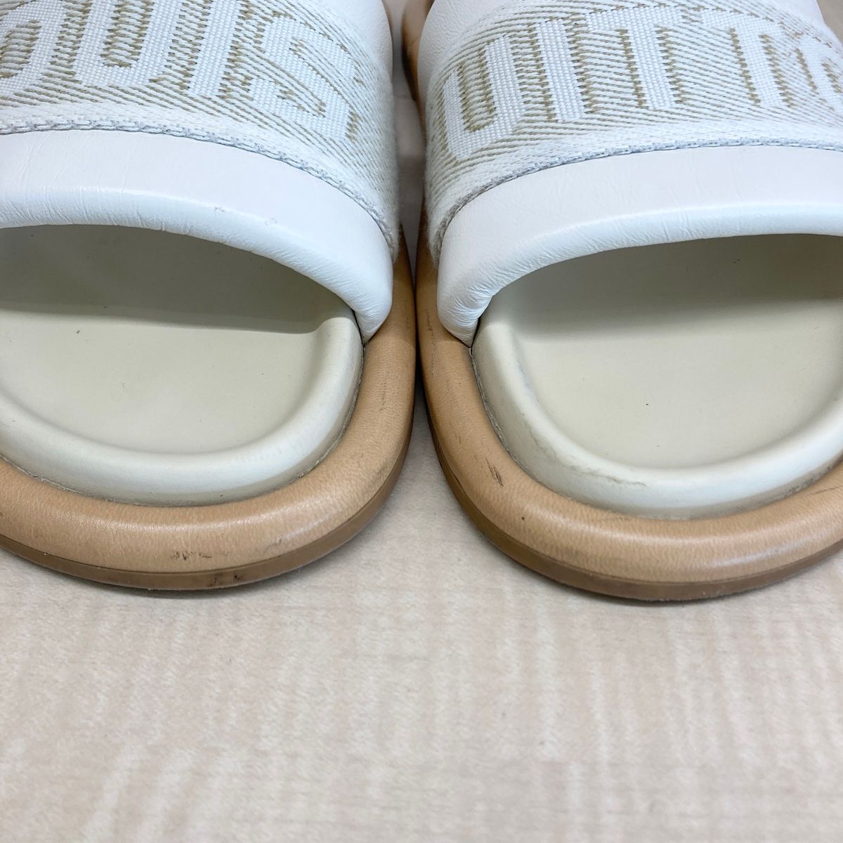 ベージュ クリーム