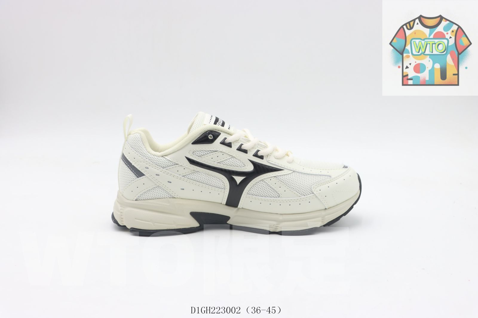 今日 ミズノのランニングシューズ ホワイト＆ブラック -WTO輸入2