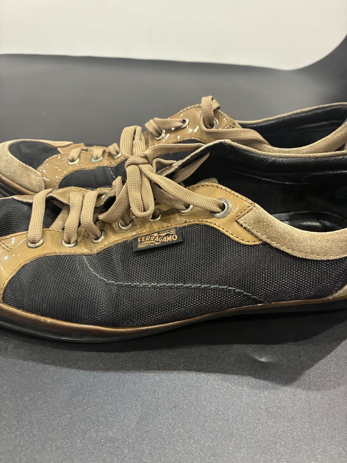 サルバトーレフェラガモ　日本限定スニーカー　23cm サルバトーレフェラガモ 日本限定スニーカー 23cm 【公式通販】