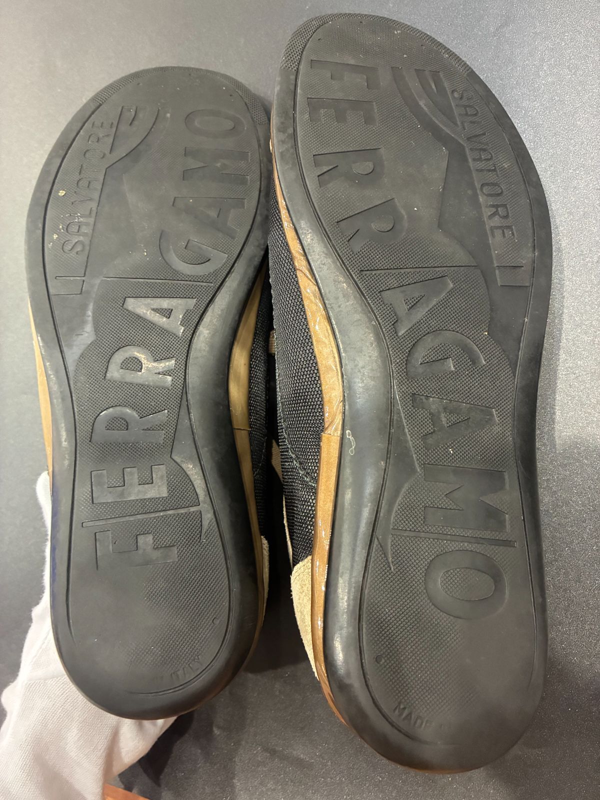 サルヴァトーレフェラガモ スニーカー B25090963 - メルカリ