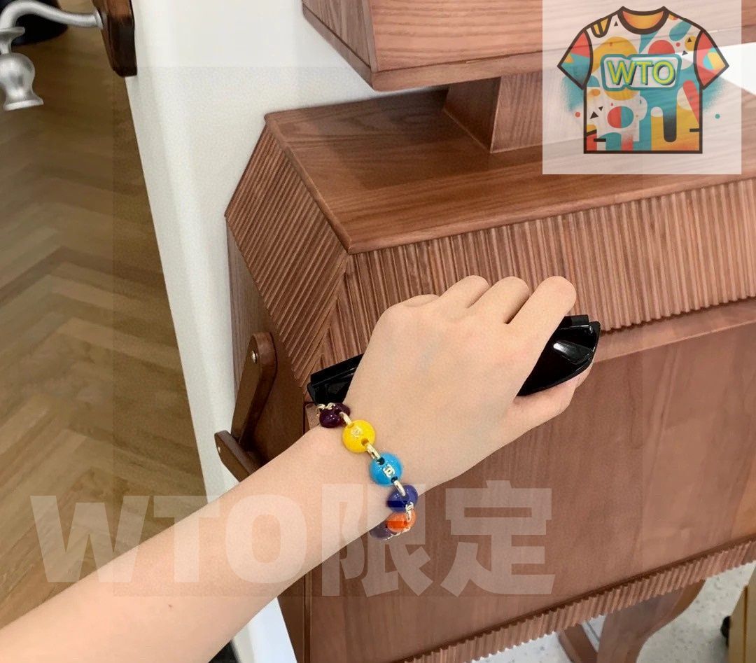 今日 Chanel 最新モデル ダブル C カラフルビーズ ピーポー ブレスレット 在庫 価格