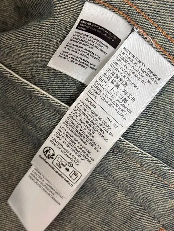 トラックジャケット