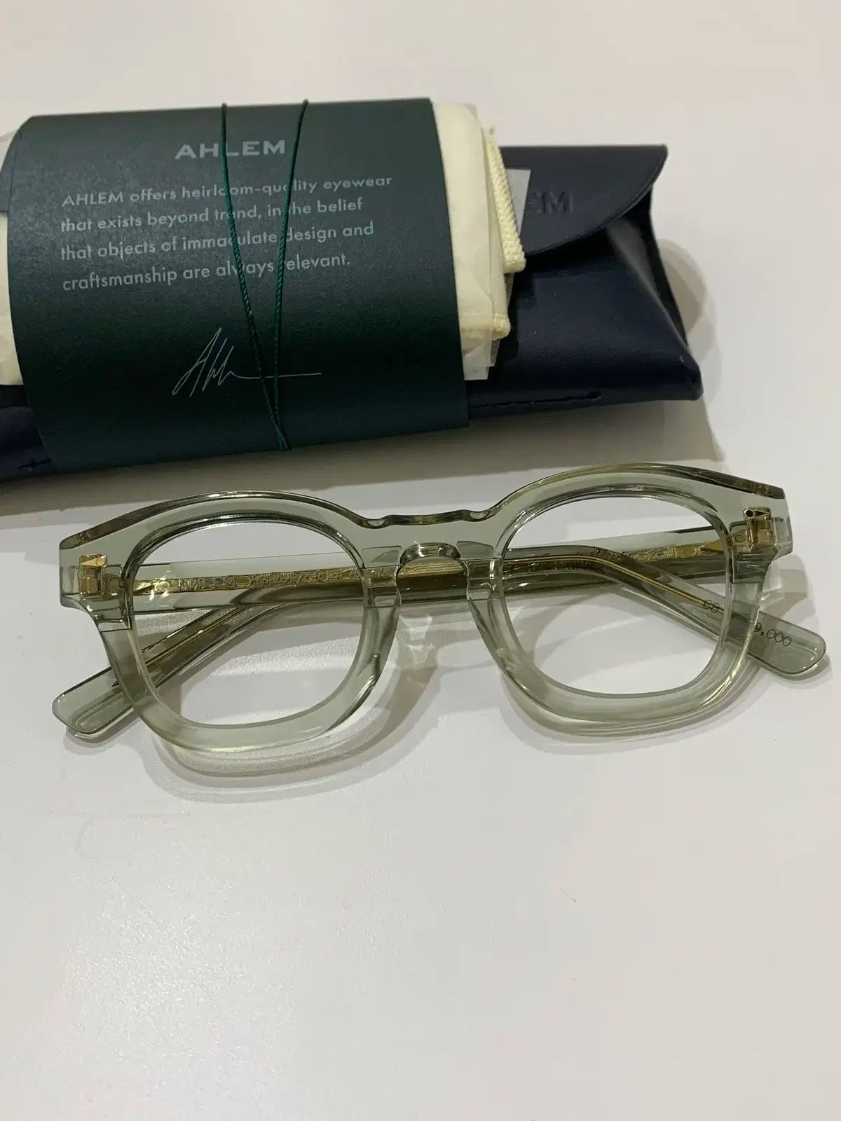 R レム AHLEM Le Marais c Thymelight