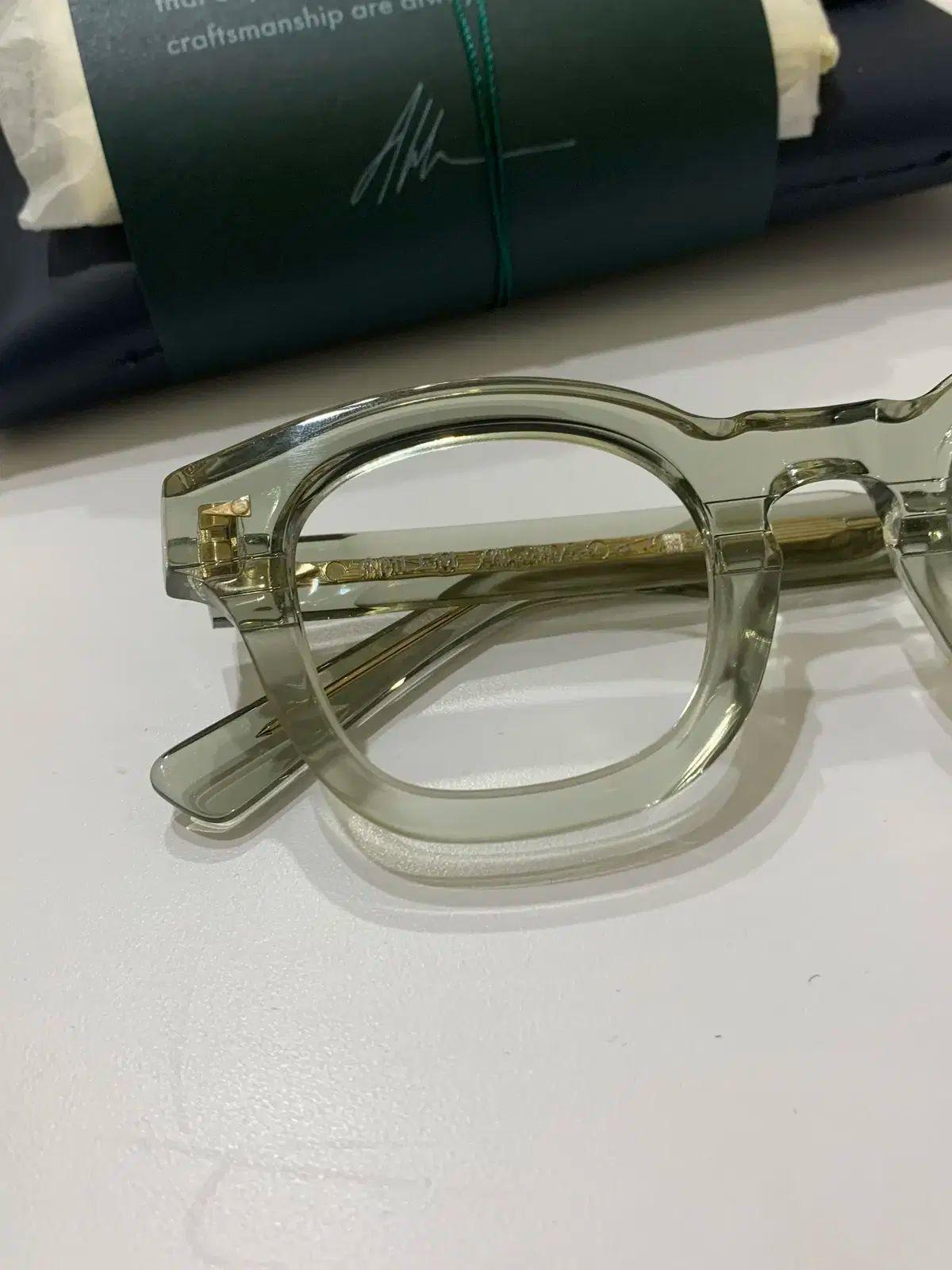 R レム AHLEM Le Marais c Thymelight