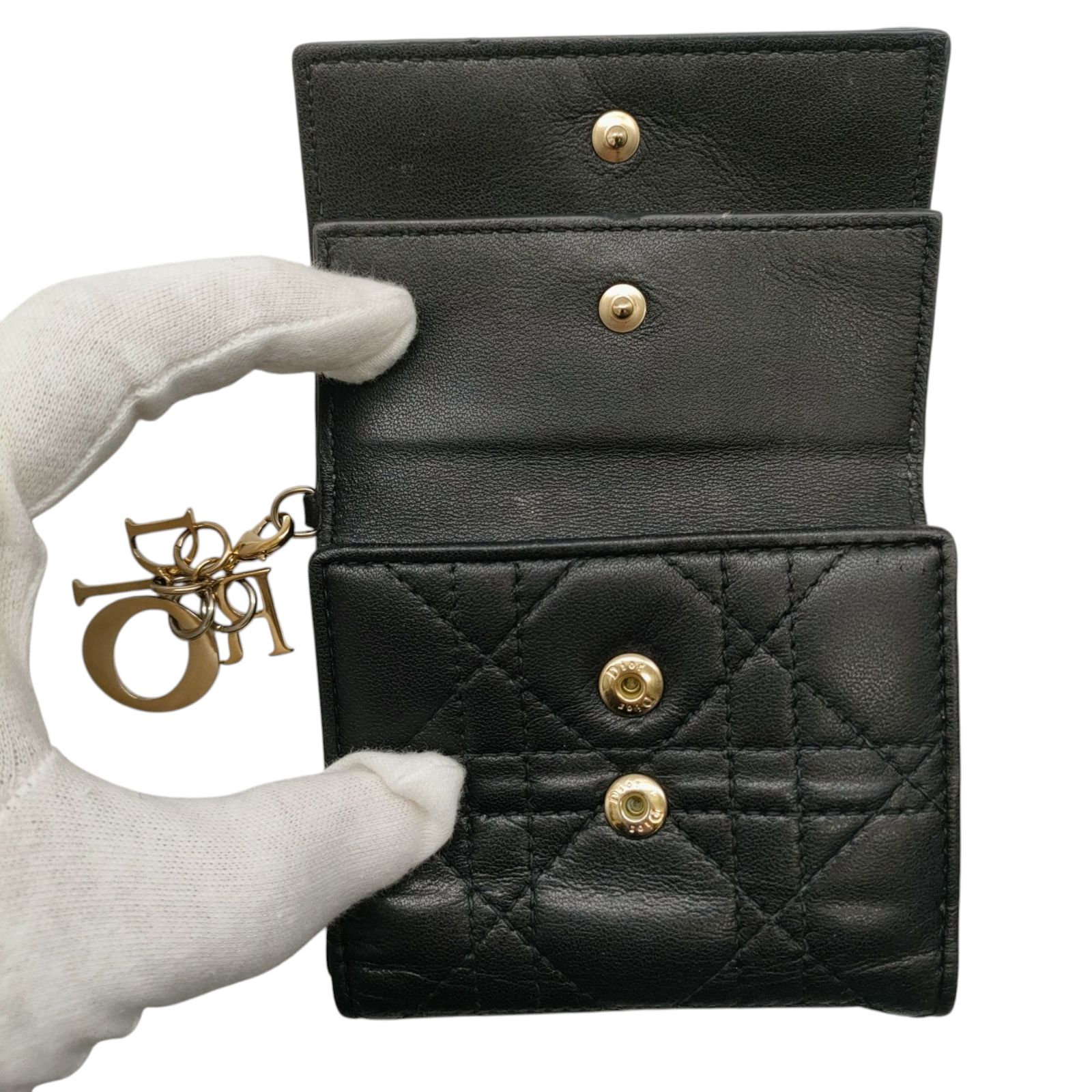ディオール　三つ折り財布　ロータスウォレット　カナージュ　ブラック　ラムレザー メルカリShops ディオール 三つ折り財布 ロータスウォレット
