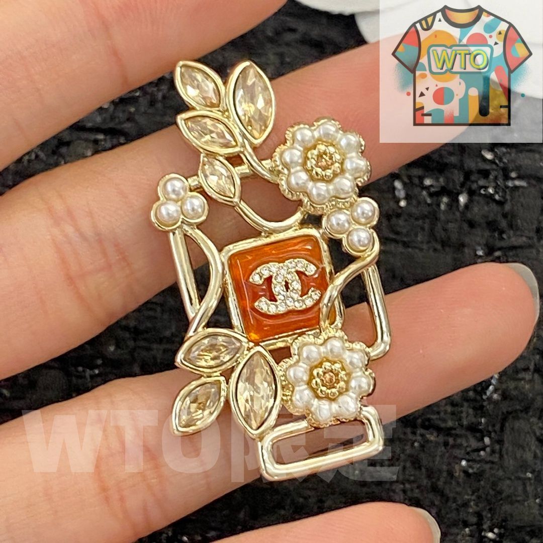 WTO通販 CHANEL シャネル 22 年 ハーフパール フラワー ブローチ with ボトル デザイン -WTO輸入-LCT 02