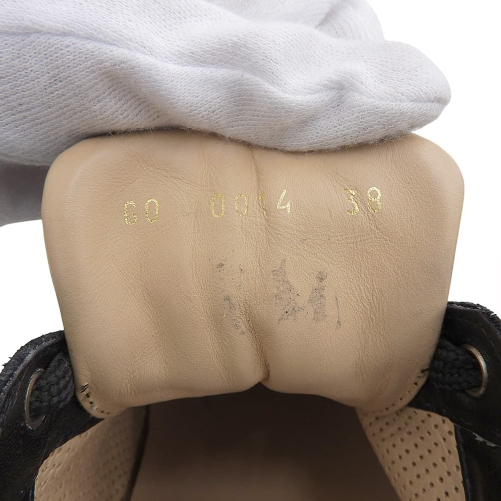 パンチング スニーカー