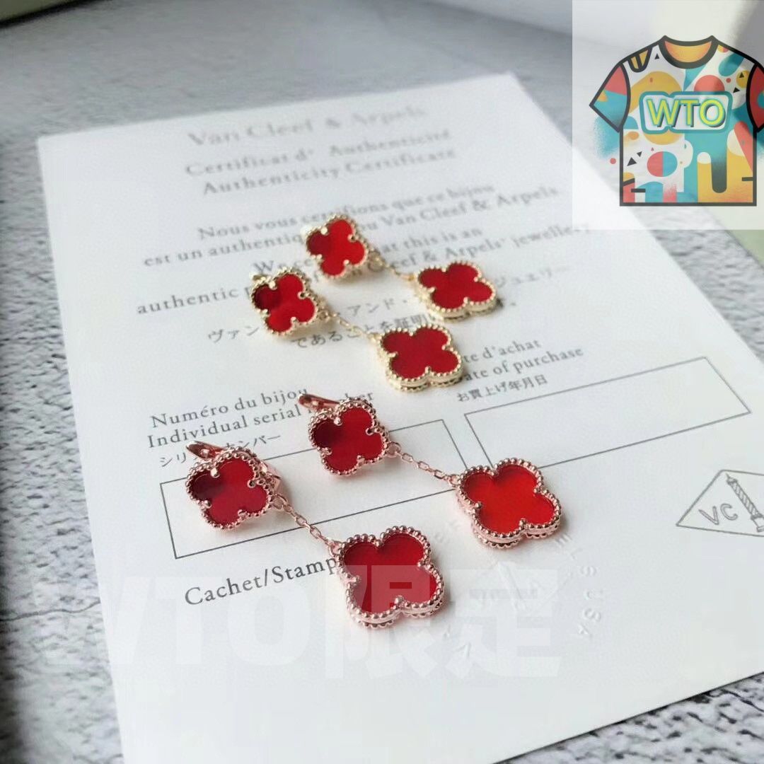 Van Cleef - Arpels ダブル アルハンブラ レッドアゲート イヤリング ヴァン クリーフ - アーペル レディースジュエリー| |