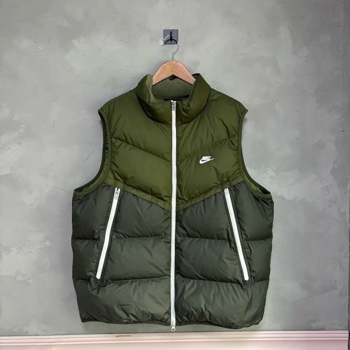 ナイキ ストームフィット ダック ダウン ベスト カーキ
