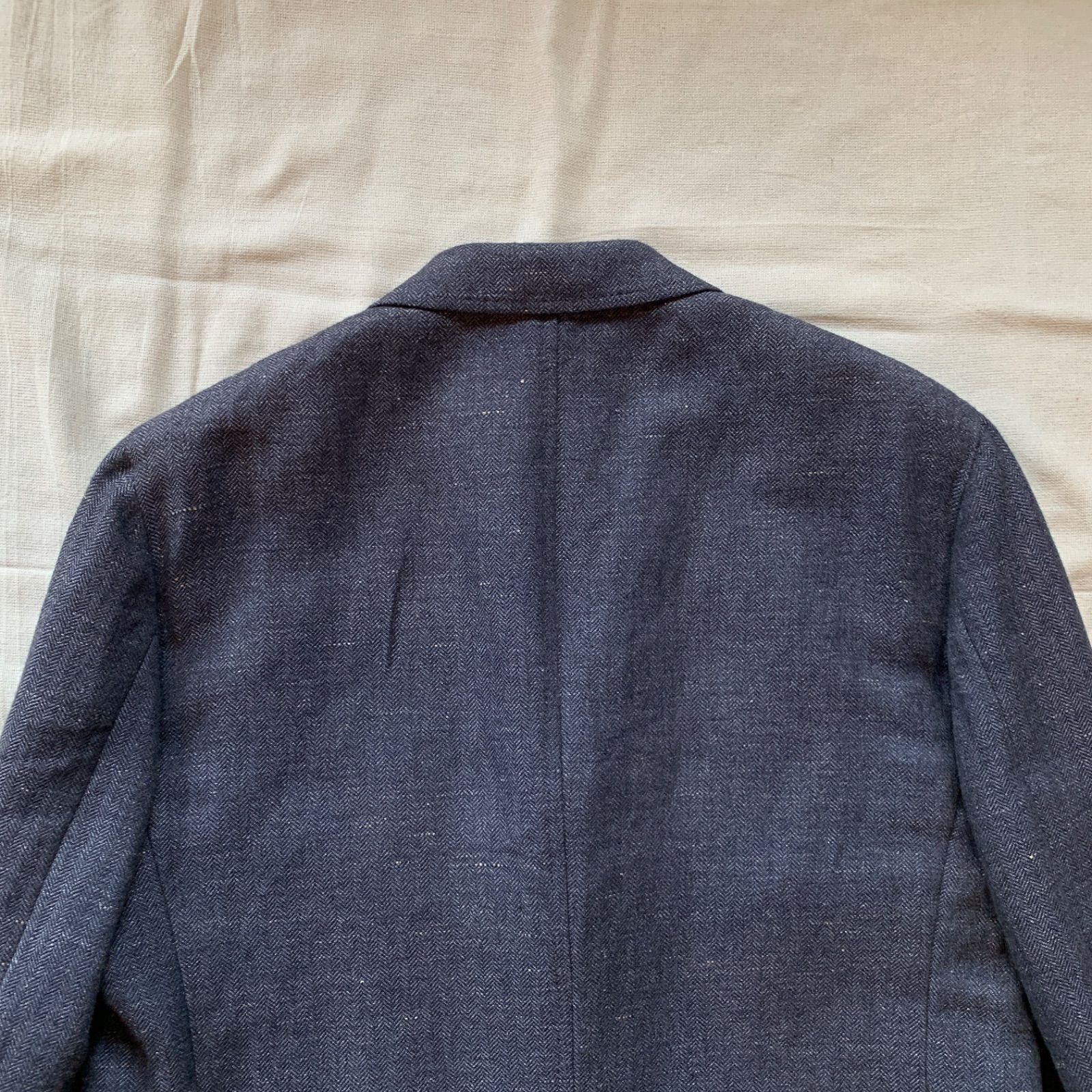 テーラードジャケット 3つボタン