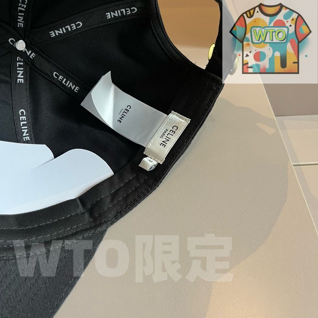 モデルのベースボールキャップ