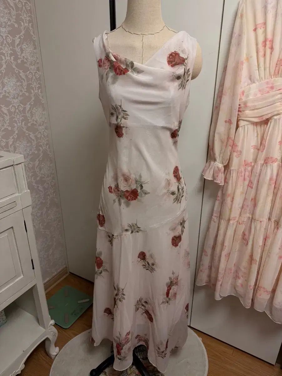 リゾートベージュワンピース