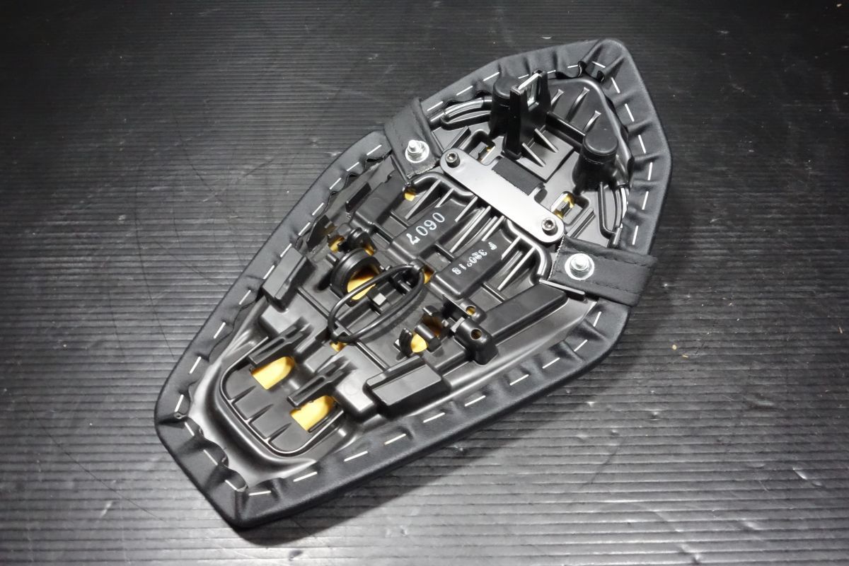 タンデムシート カワサキ 純正 ZX-6R ZX636G ZX636B 53066-0607 新車