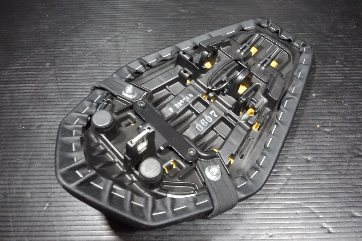 タンデムシート カワサキ 純正 ZX-6R ZX636G ZX636B 53066-0607 新車