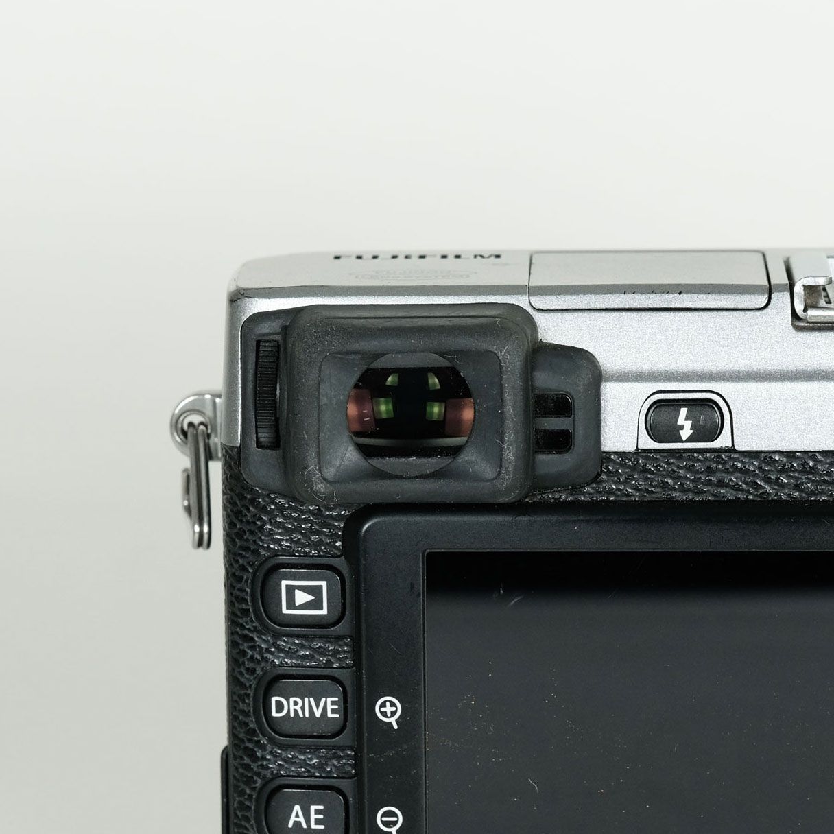 ジャンク品] FUJIFILM X-E1 シルバー | ミラーレス一眼カメラ - メルカリ