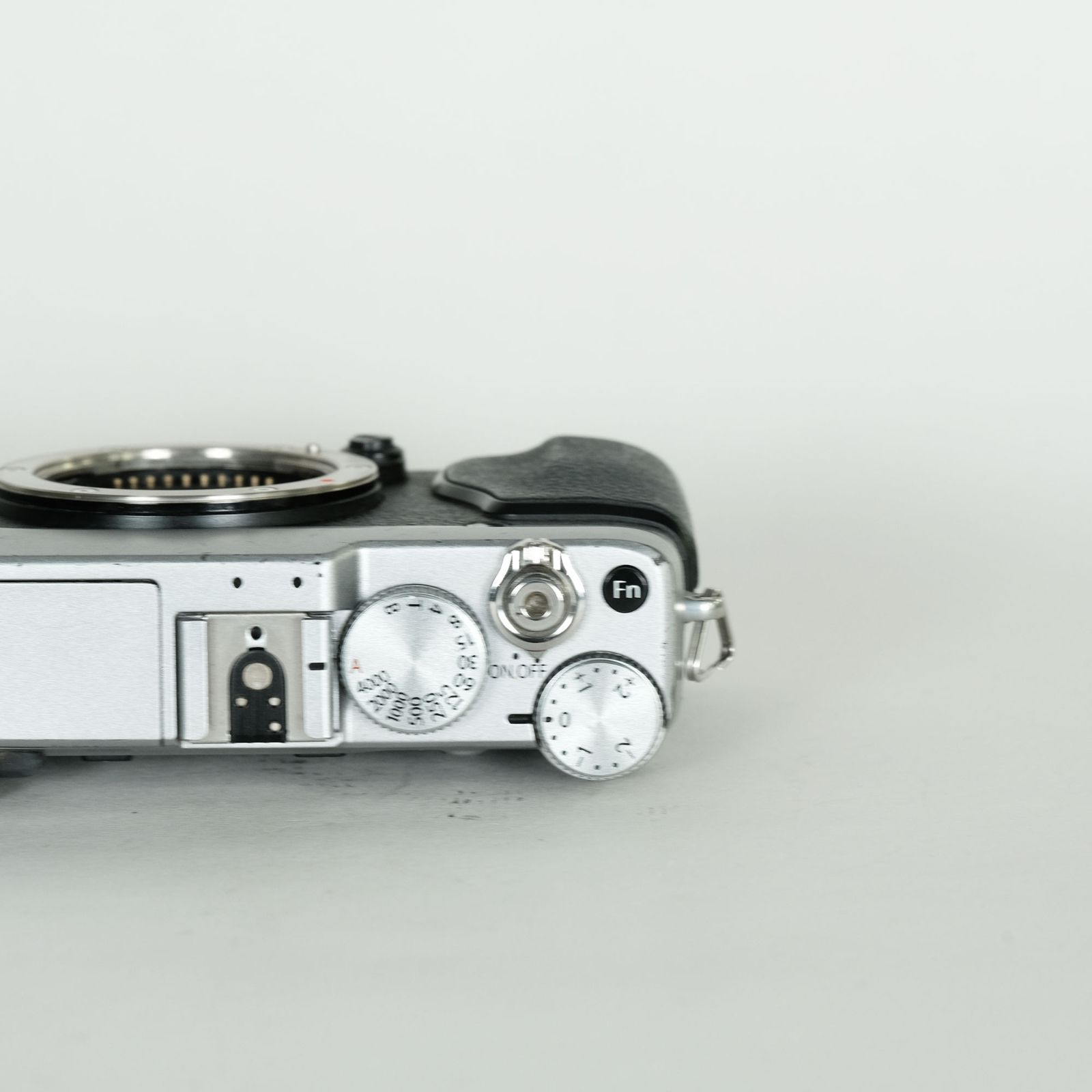 ジャンク品] FUJIFILM X-E1 シルバー | ミラーレス一眼カメラ - メルカリ