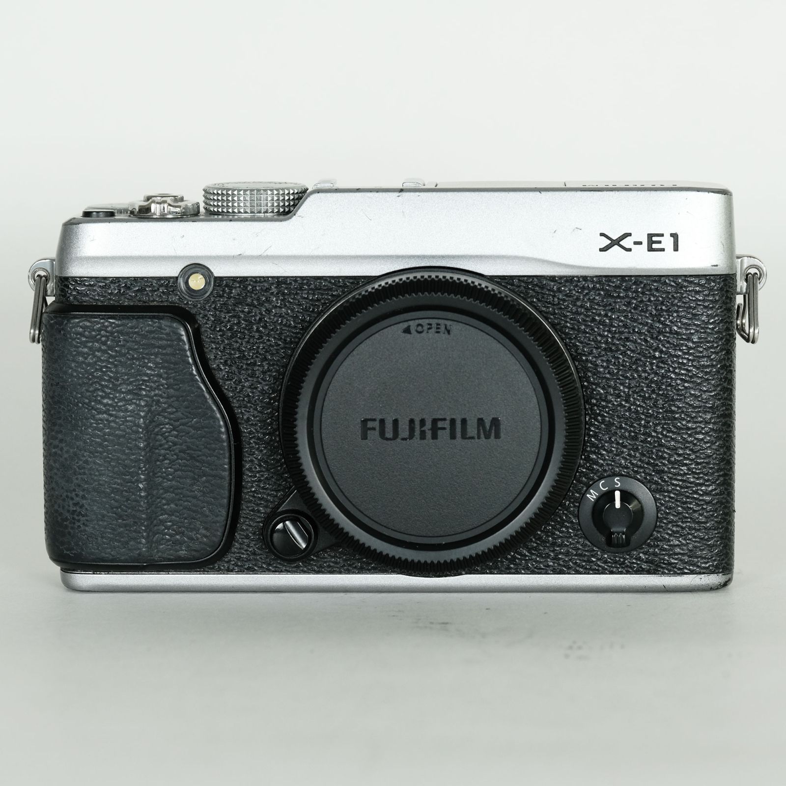 富士フイルム X-E1 ミラーレスカメラ シルバー　ジャンク ジャンク品] FUJIFILM X-E1 シルバー | ミラーレス一眼カメラ - メルカリ