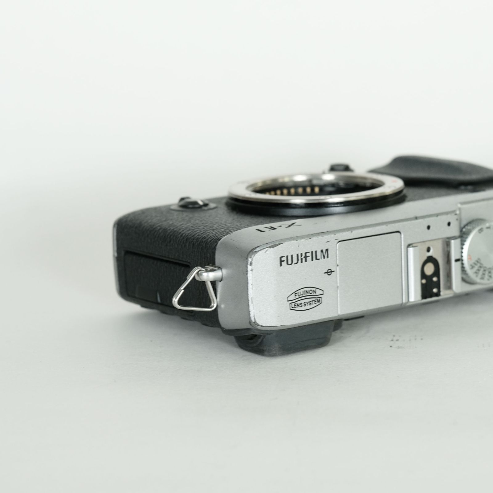 ジャンク品] FUJIFILM X-E1 シルバー | ミラーレス一眼カメラ - メルカリ