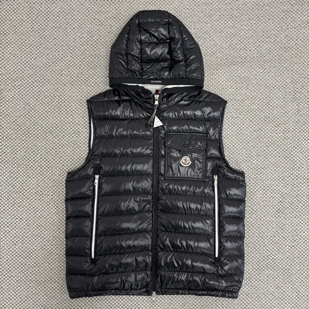 5 モンクレール フード ダウンベスト