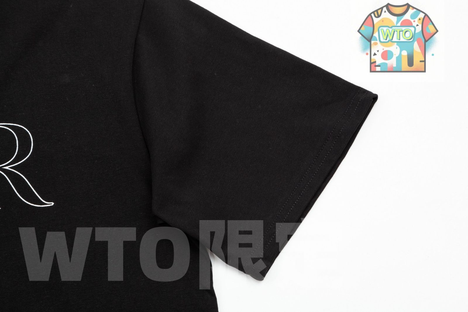 クルーネックTシャツ 展開