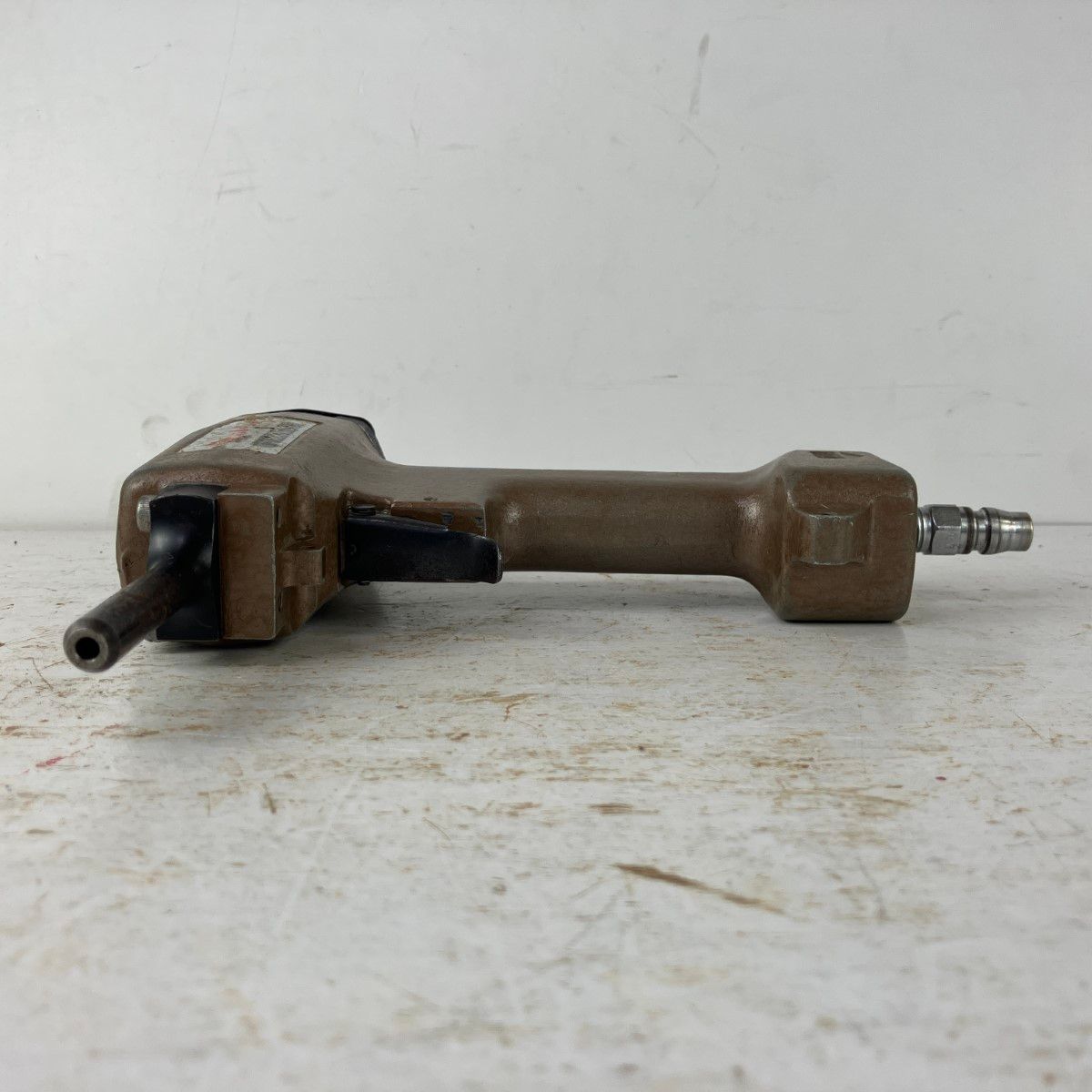  ЗЗMAKITA マキタ 2 常圧 エア釘抜き AKN 10 ブラウン その他 エアーツール