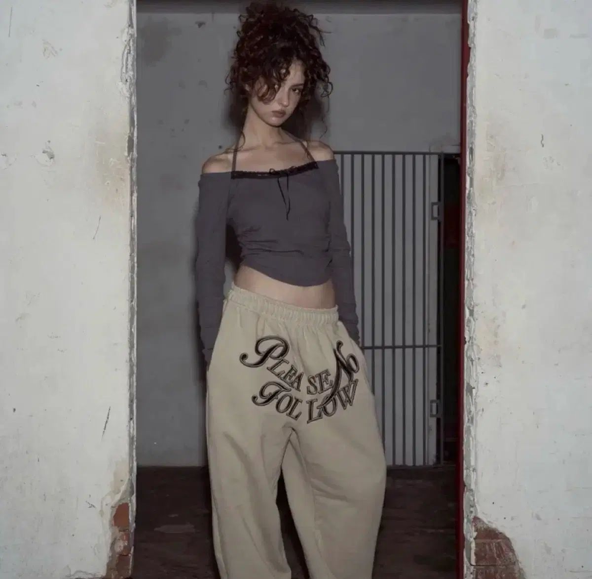 プリーズノーフォロー ジュニ レースシャーリング ホルター トップス チャコール