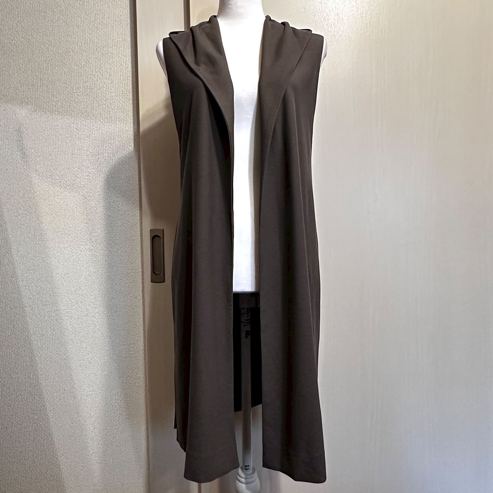 BASIL 28 ノースリーブカーディガン カーキ サイズ9 ak661