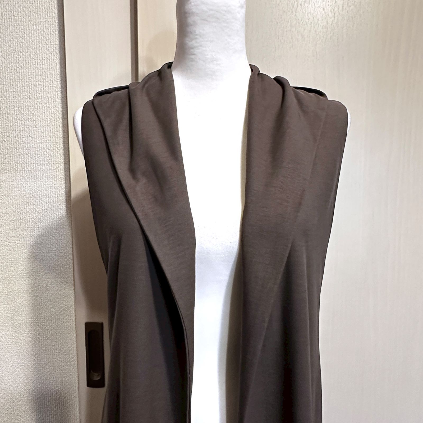 BASIL 28 ノースリーブカーディガン カーキ サイズ9 ak661