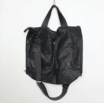 マンダリナダック メンズ クロスバッグ ジッパーで底幅を広げられます