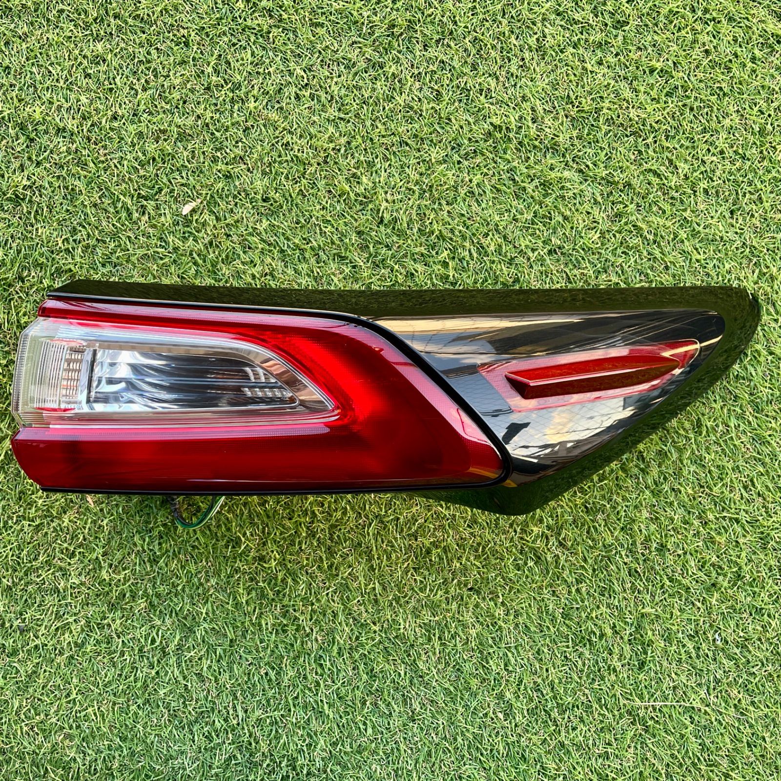 ハリアー60後期　純正テールランプ トヨタ ハリアー 60系 後期 純正 テールランプ 右内側 ZSU60W/ZSU65W