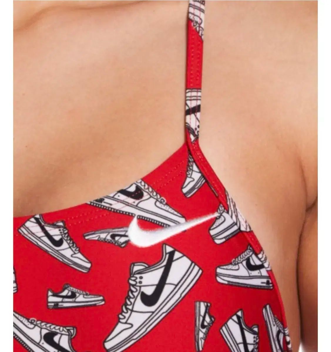 ナイキ カットアウト 28 レッド スニーカー