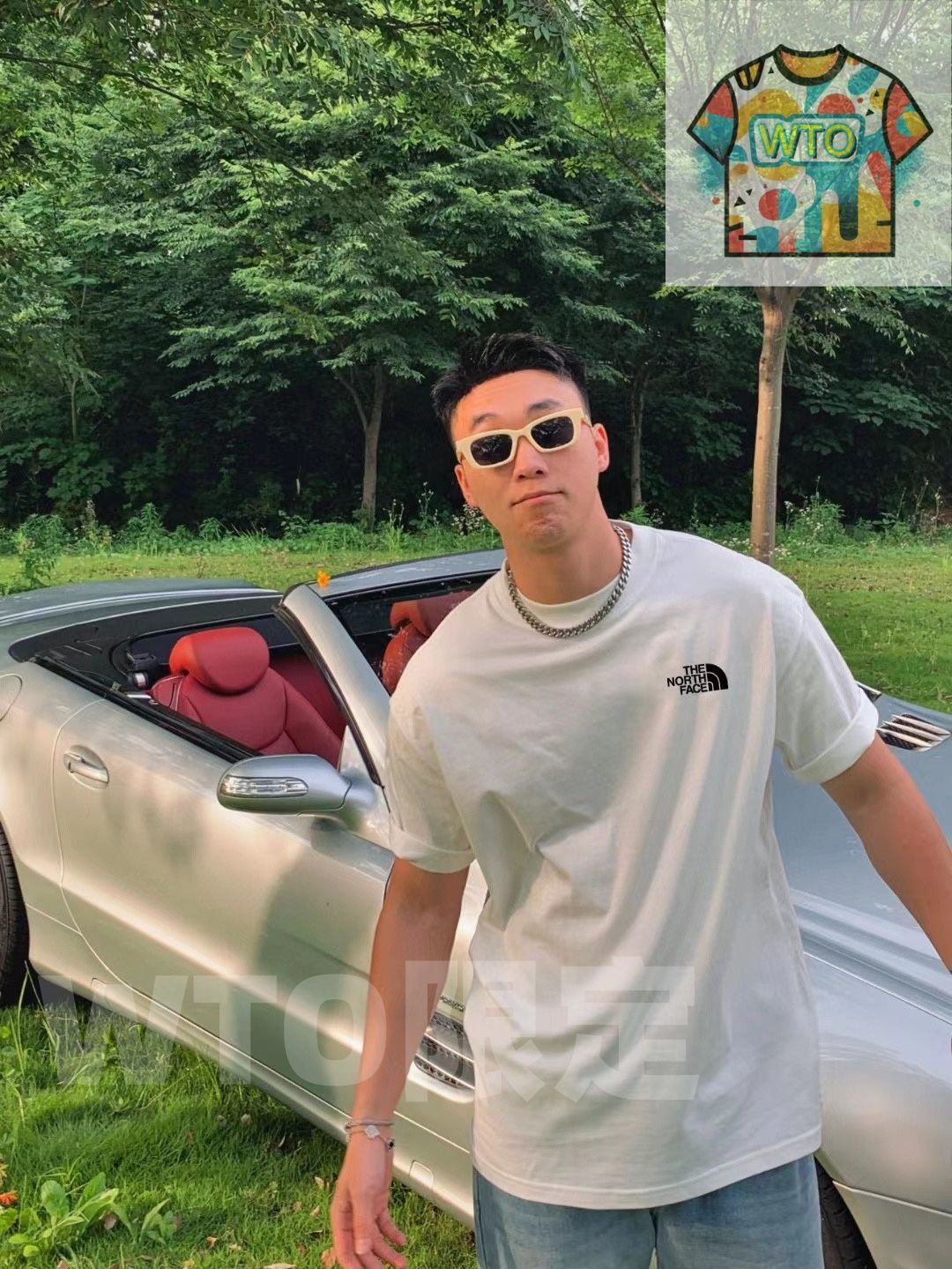 TNF ザ ノース フェイス とのコラボレーションモデル と同時期発売 前後ロゴの立体的なブロック文字 カップル用 男女兼用のプリント T シャツ