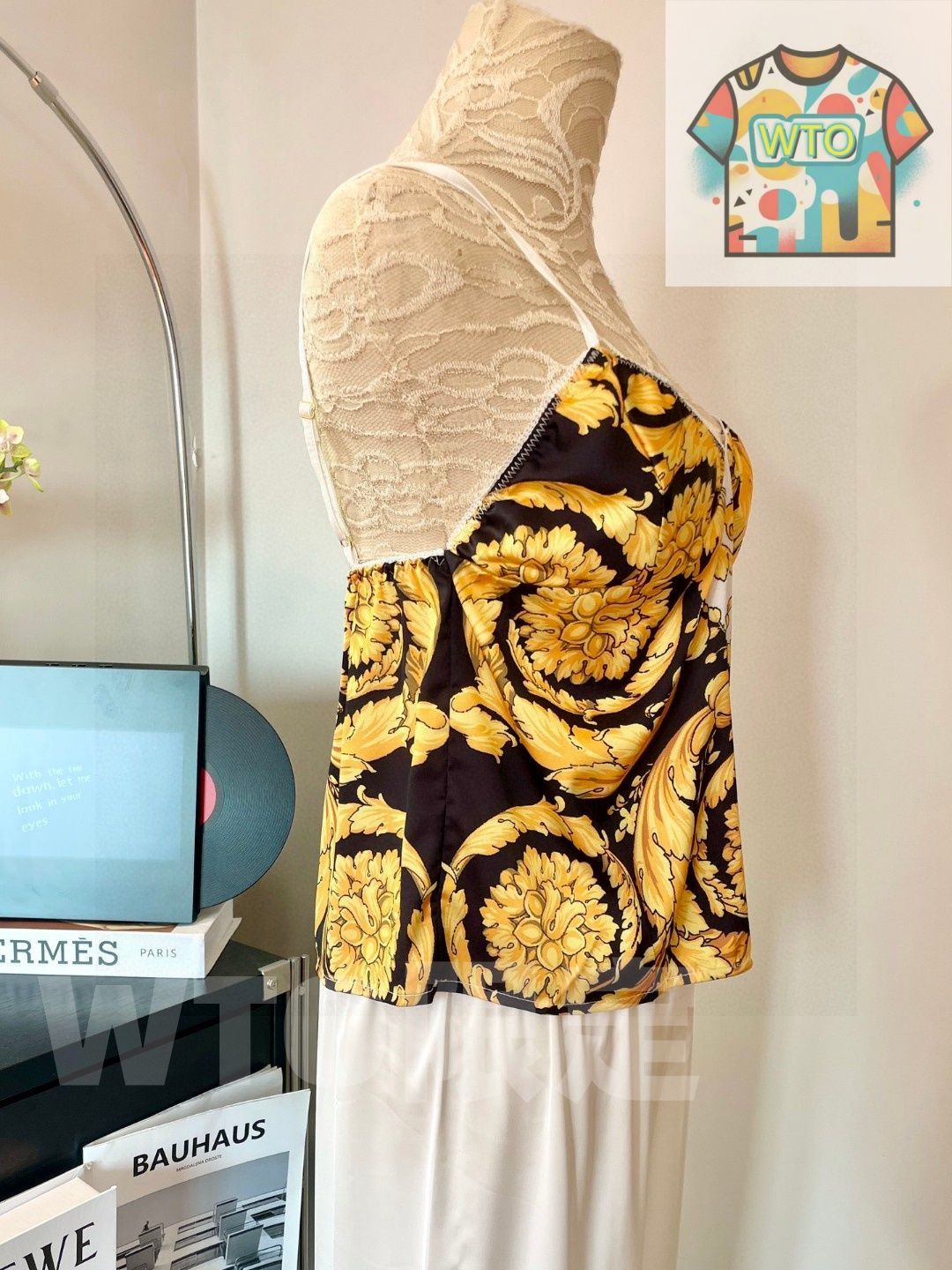 美品 これは Versace ヴェルサーチ の新商品のパジャマです 原単品質で ファッション界を驚かせる で ファッションの先駆けとして存在しています リアリスティックな